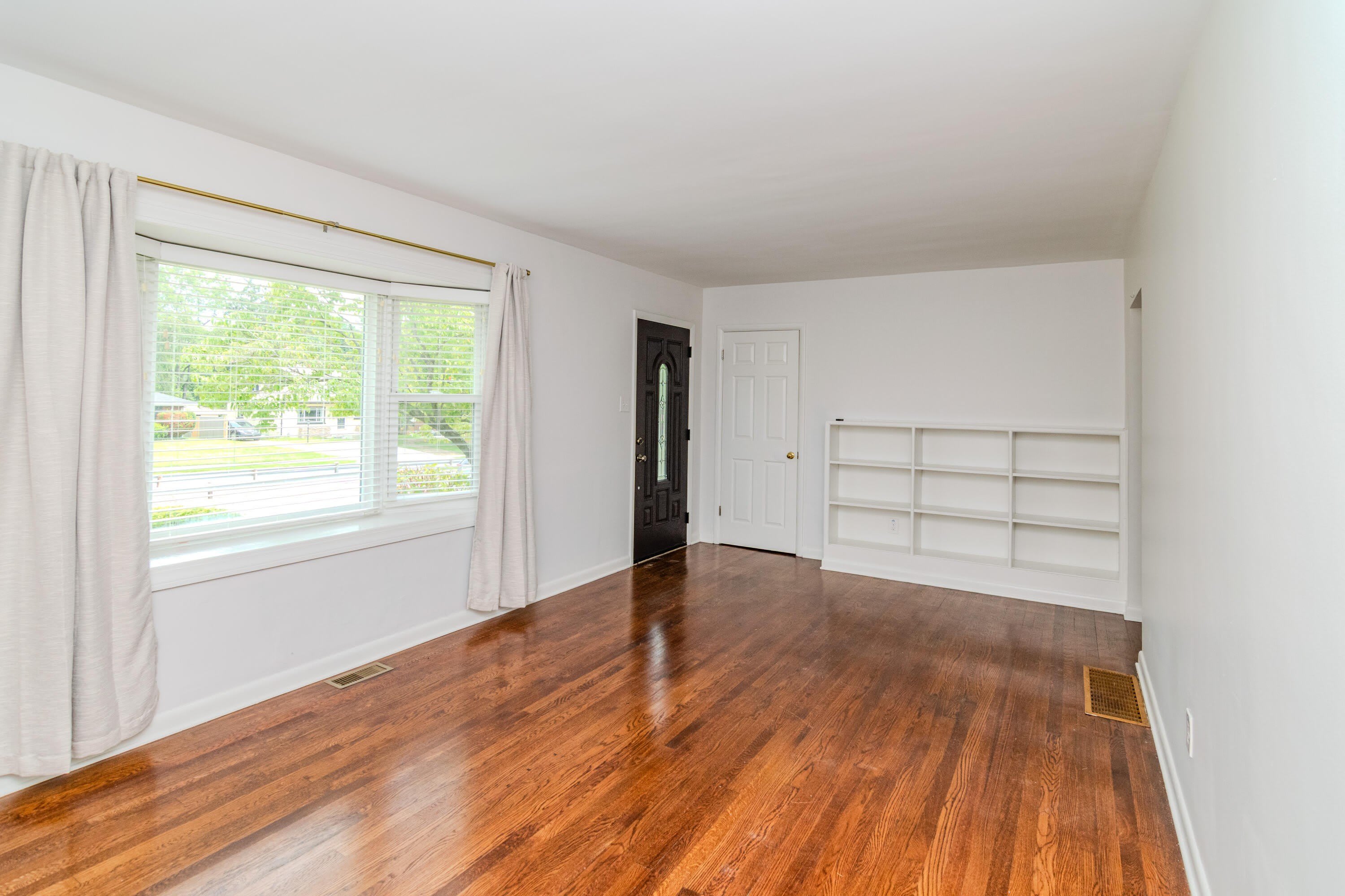 282 Zandale Drive – photo 2