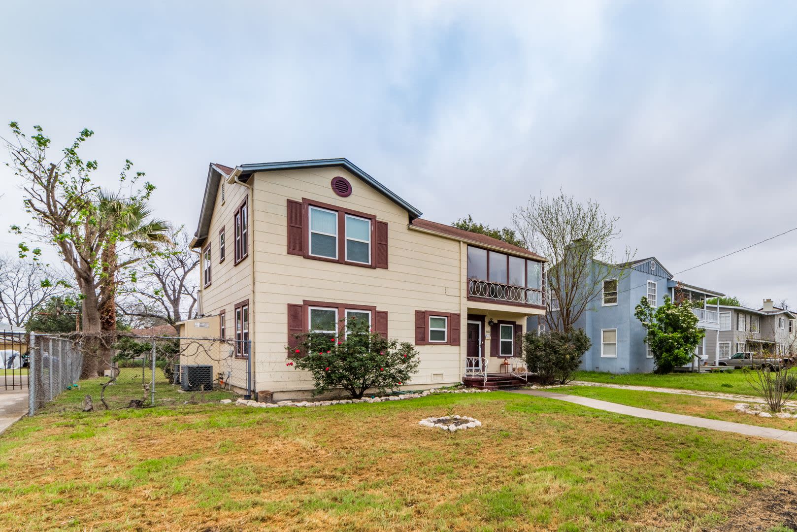 2-BEDROOM MONTICELLO PARK DUPLEX – photo 3