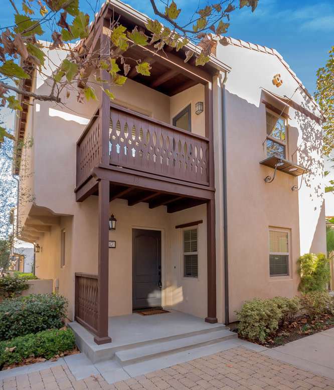 Nestled in the Woodbury Community- detached 2-bedroom Bowen Court Town Home – photo 2