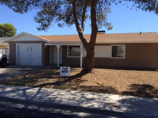 3 Bedroom 2 Bathroom with Swimming Pool Tropicana & Nellis Area – photo 2