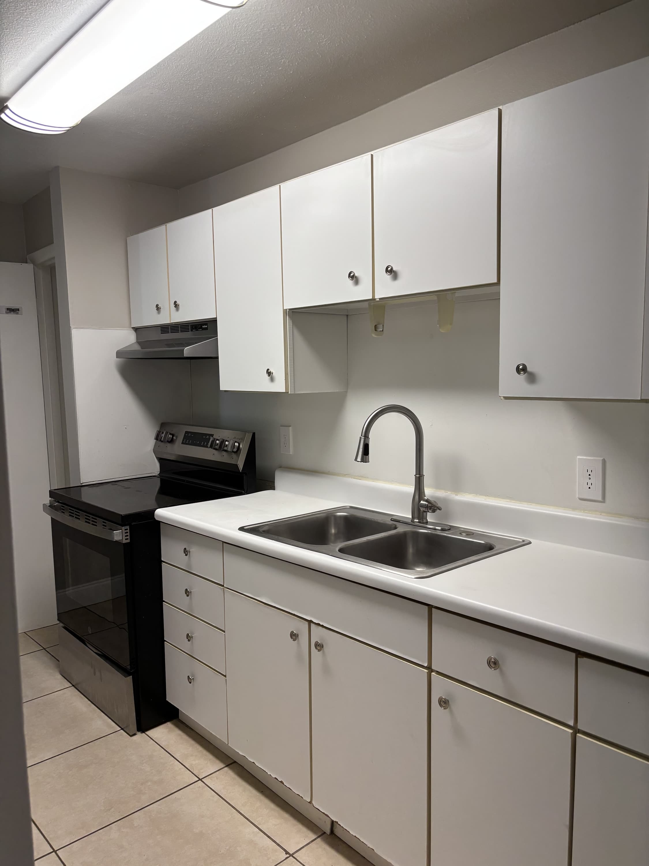 320 Grant Ave – photo 2