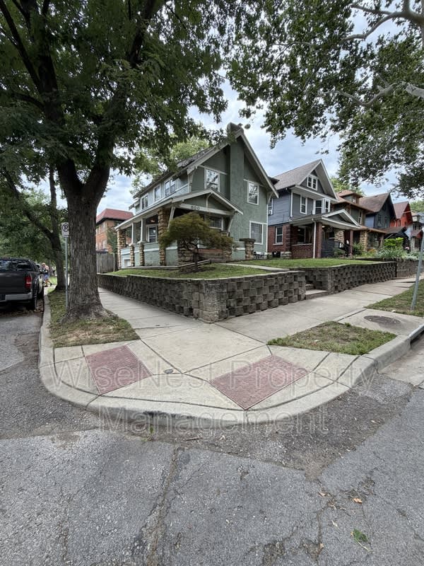800 East 41st Street – photo 1