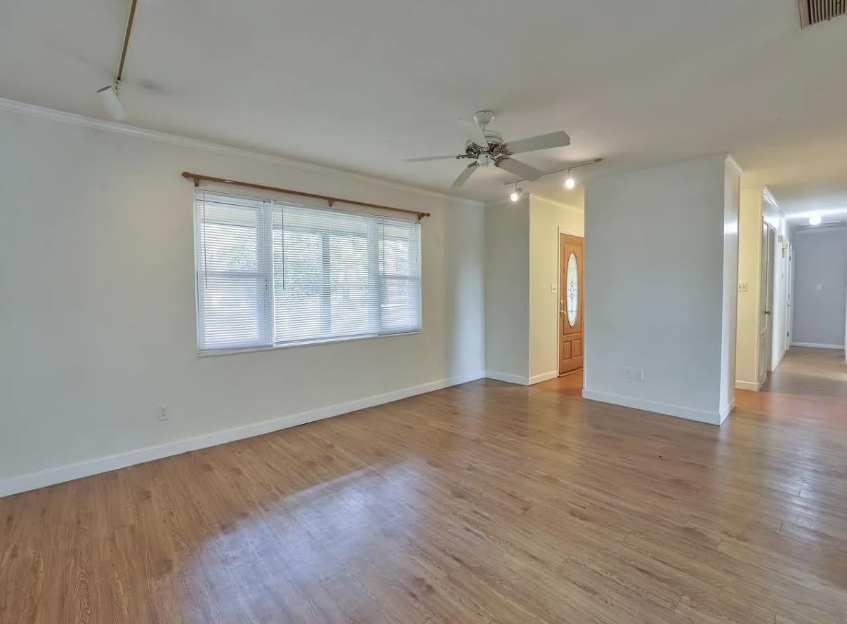 2093 Greenwood Drive – photo 5