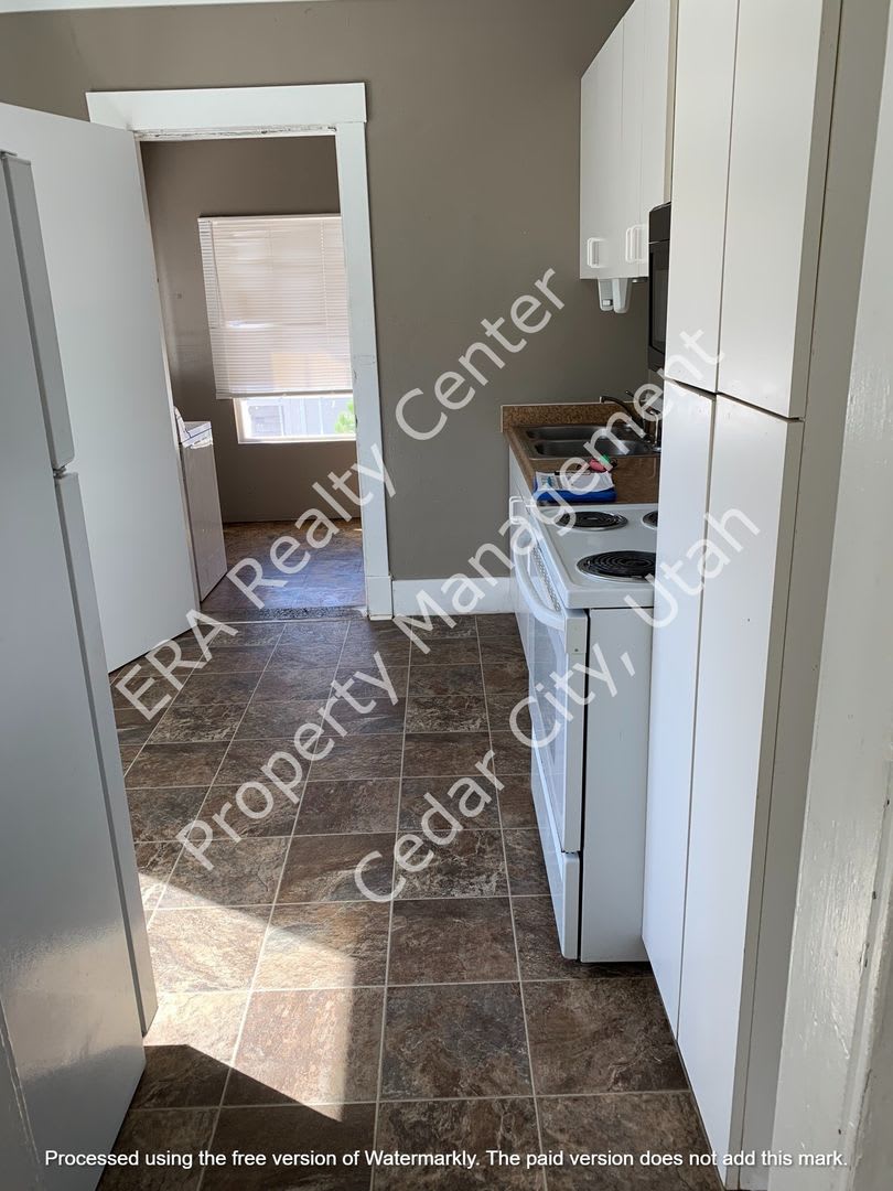 Move In Discount 195 00 2 Bed 1 Bath Upstairs Apartment In Vintage Home – photo 4