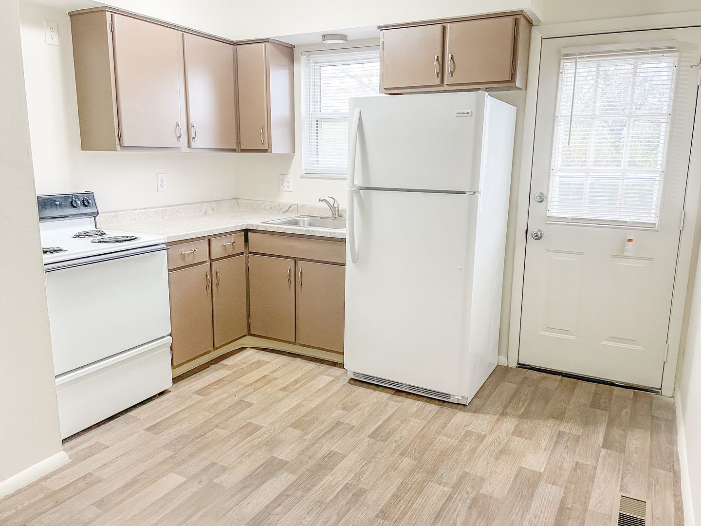 Newly Updated 2 Bedroom – photo 4