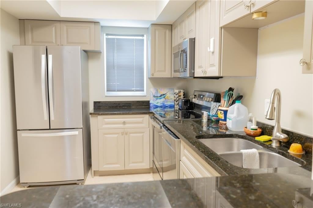 27249 Pullen Ave – photo 5