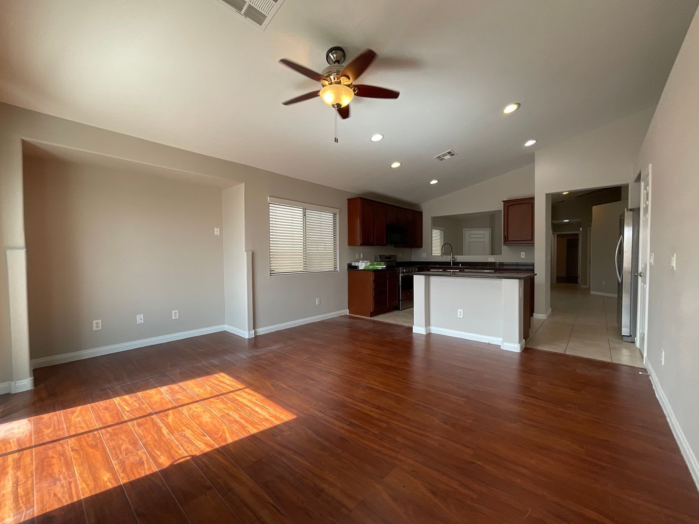 Spacious 3‑bedroom, 2‑bath, 2 car garage – photo 2