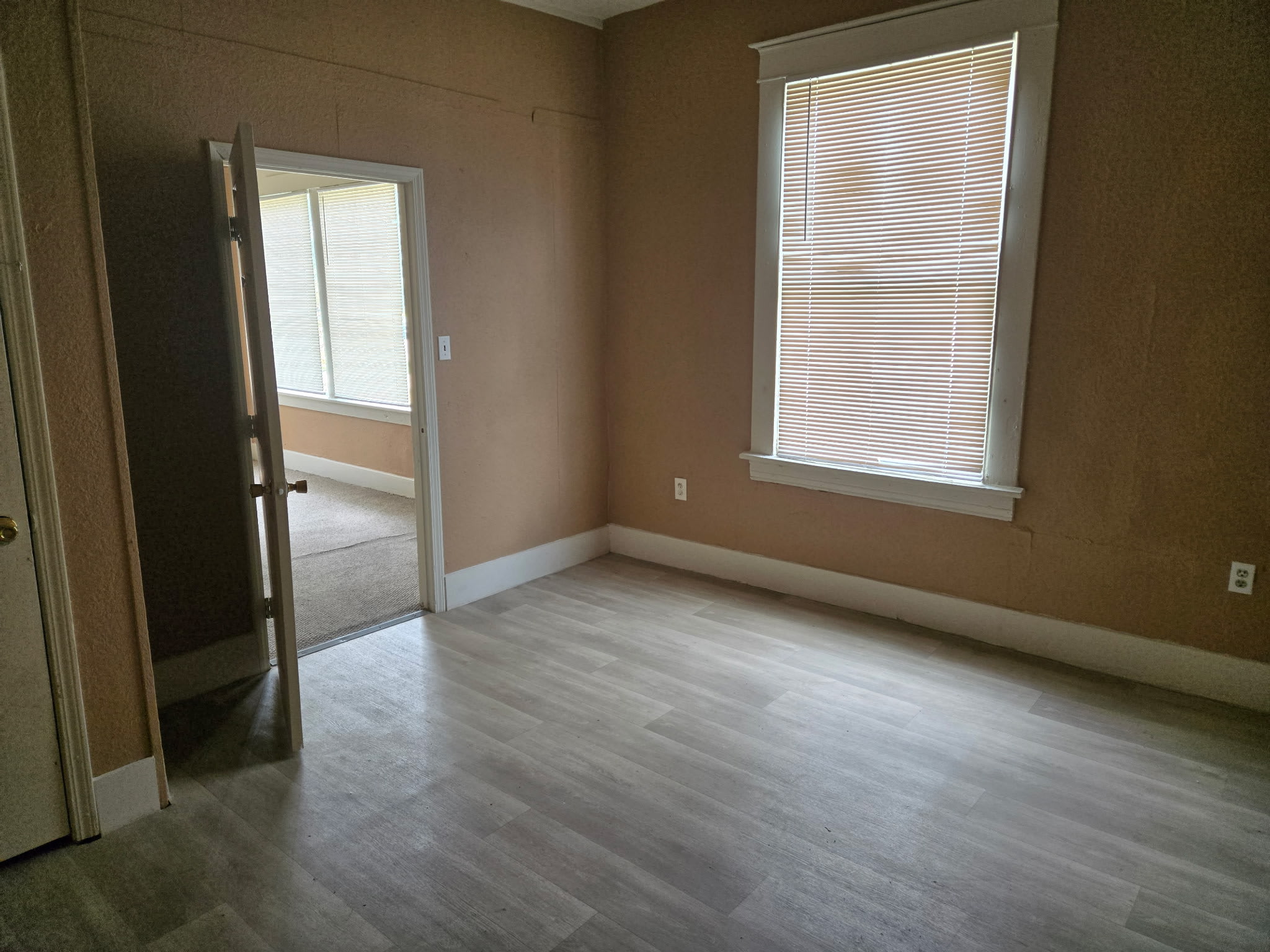 1512 Chandler – photo 2