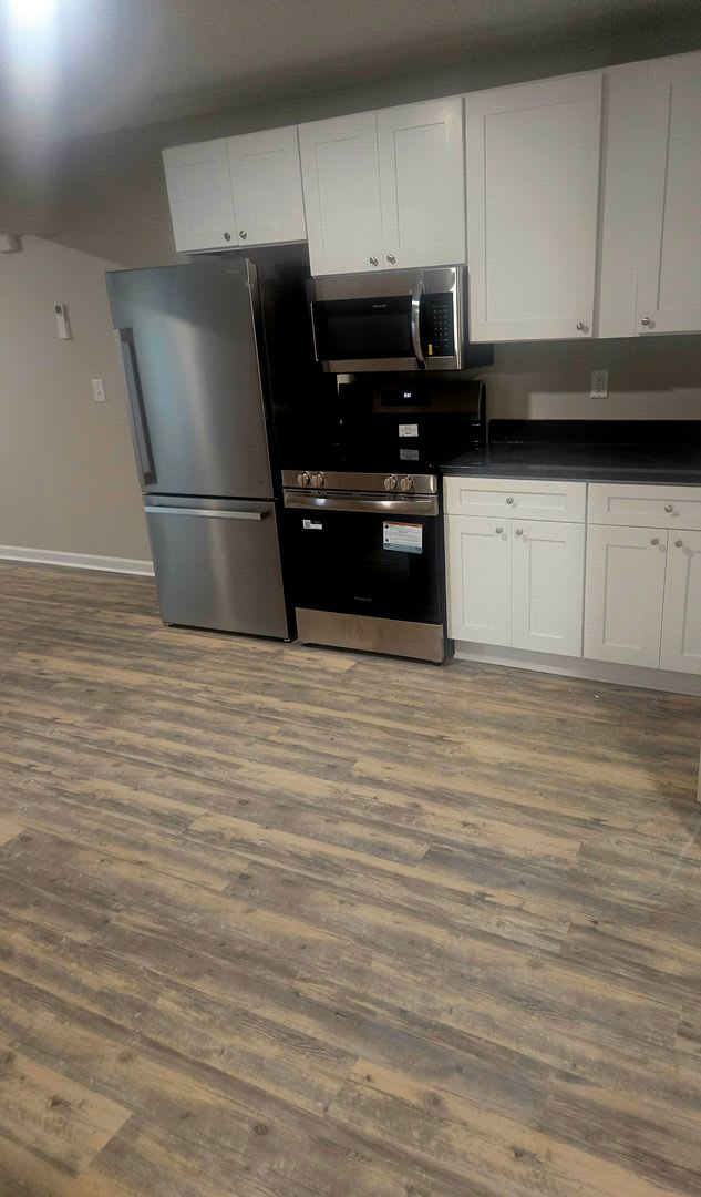 3 Bedroom Rental Near Local Colleges – photo 1