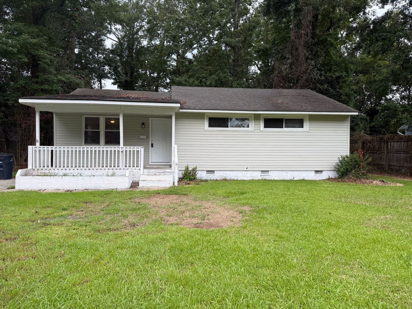 Charming 3 Bedroom Home In Northwoods – photo 1
