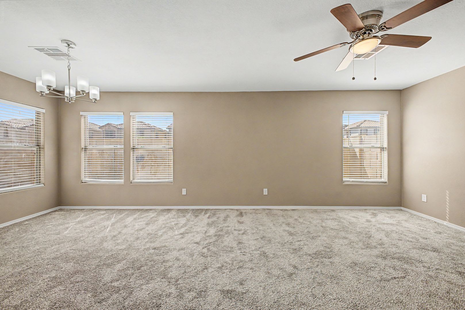 Fully Updated Laveen Home Modern Living Prime 202 Access – photo 5