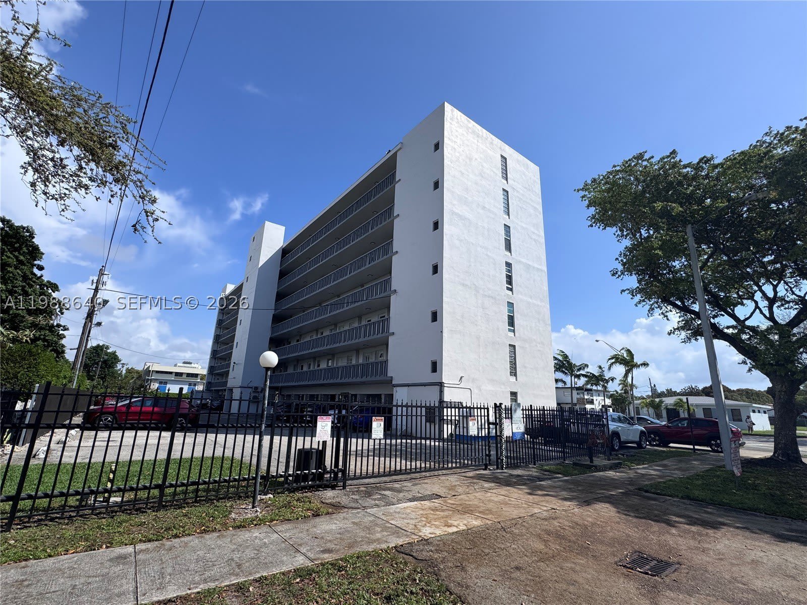 1400 SW 27th Ave – photo 2