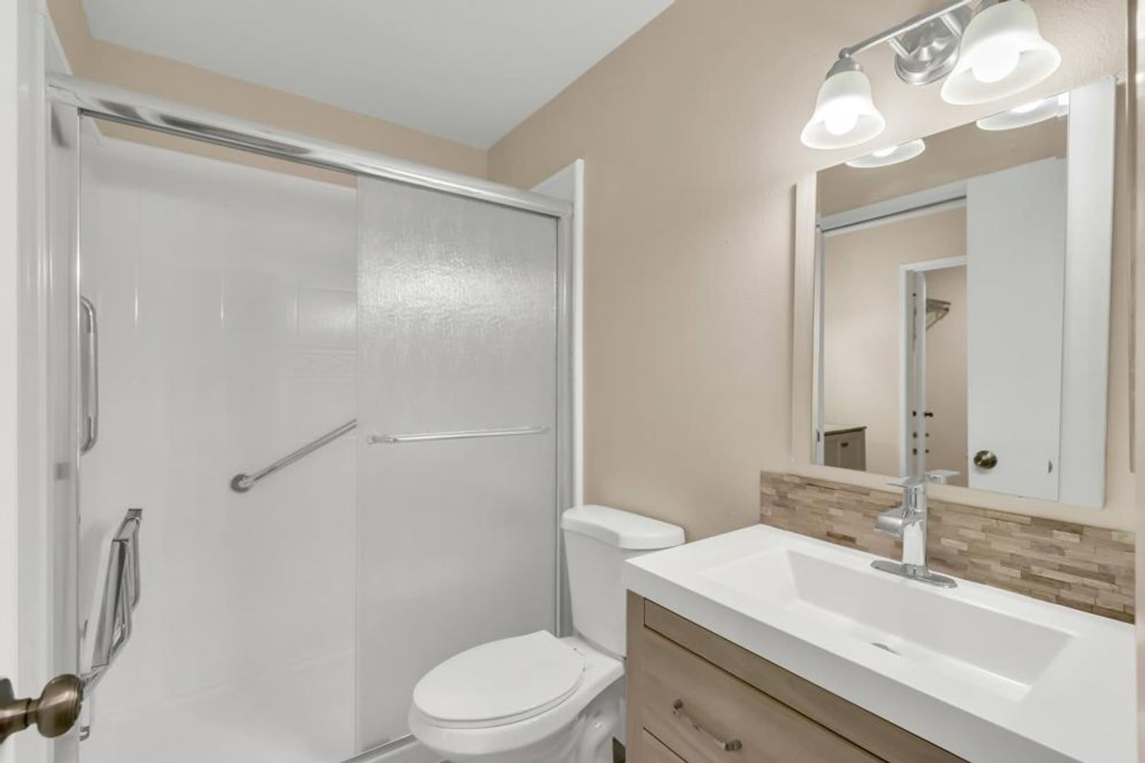 Updated 3 Bed 1.5 Bath Townhome – photo 5