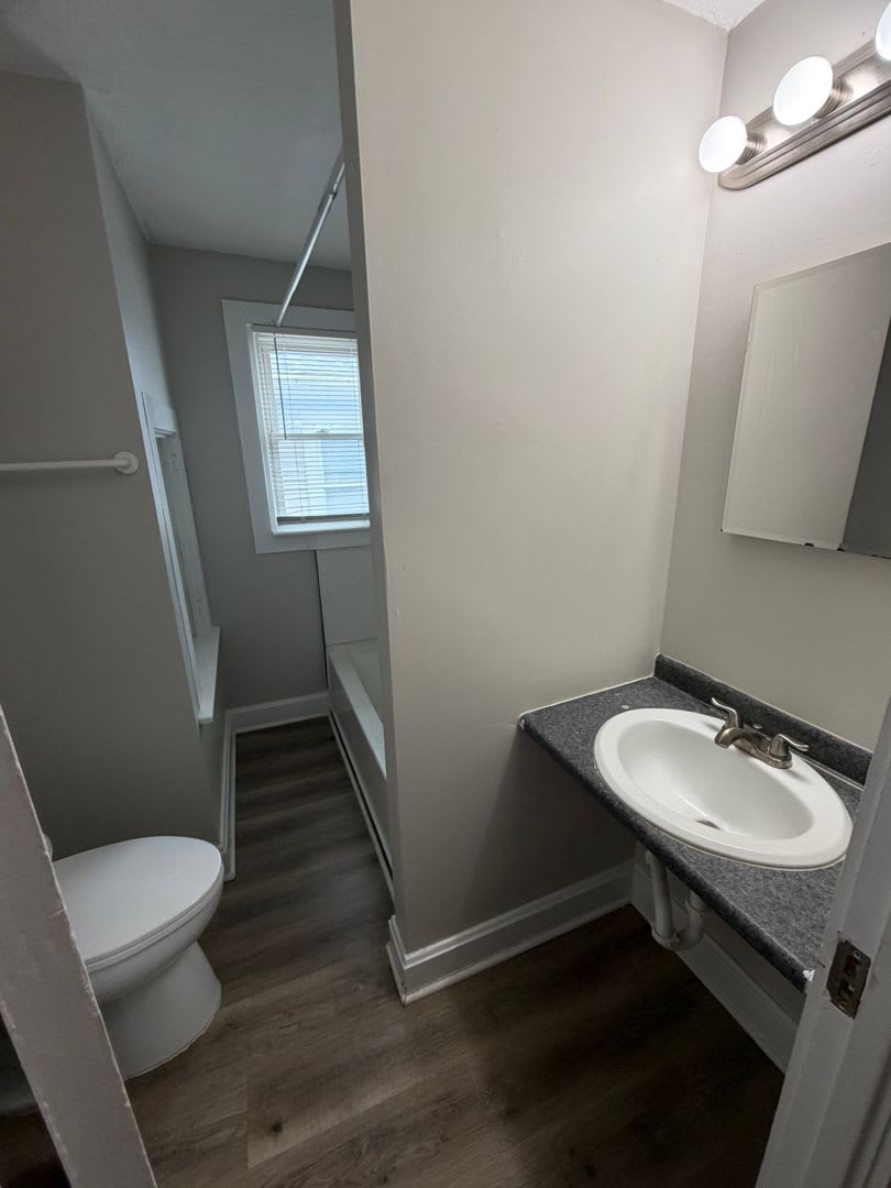 Three Bedroom Duplex Located near Raymond Street and East Street – photo 4