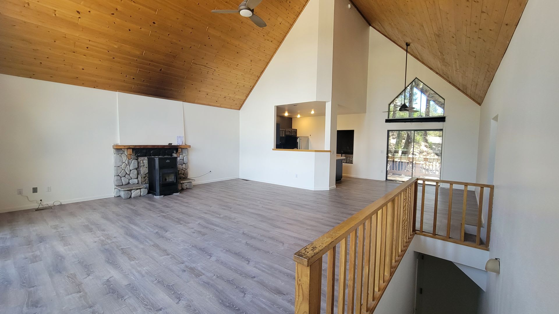 Spacious Mountain Retreat with Garage, Deck & Trail Access – photo 4