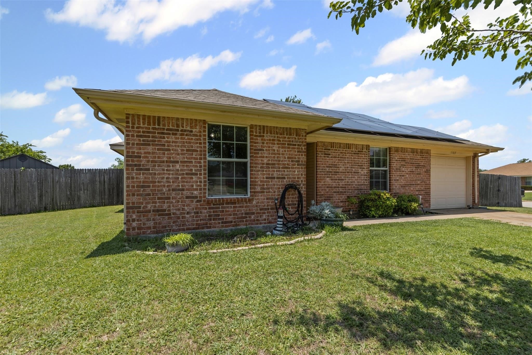 1107 Lynnwood Court – photo 2