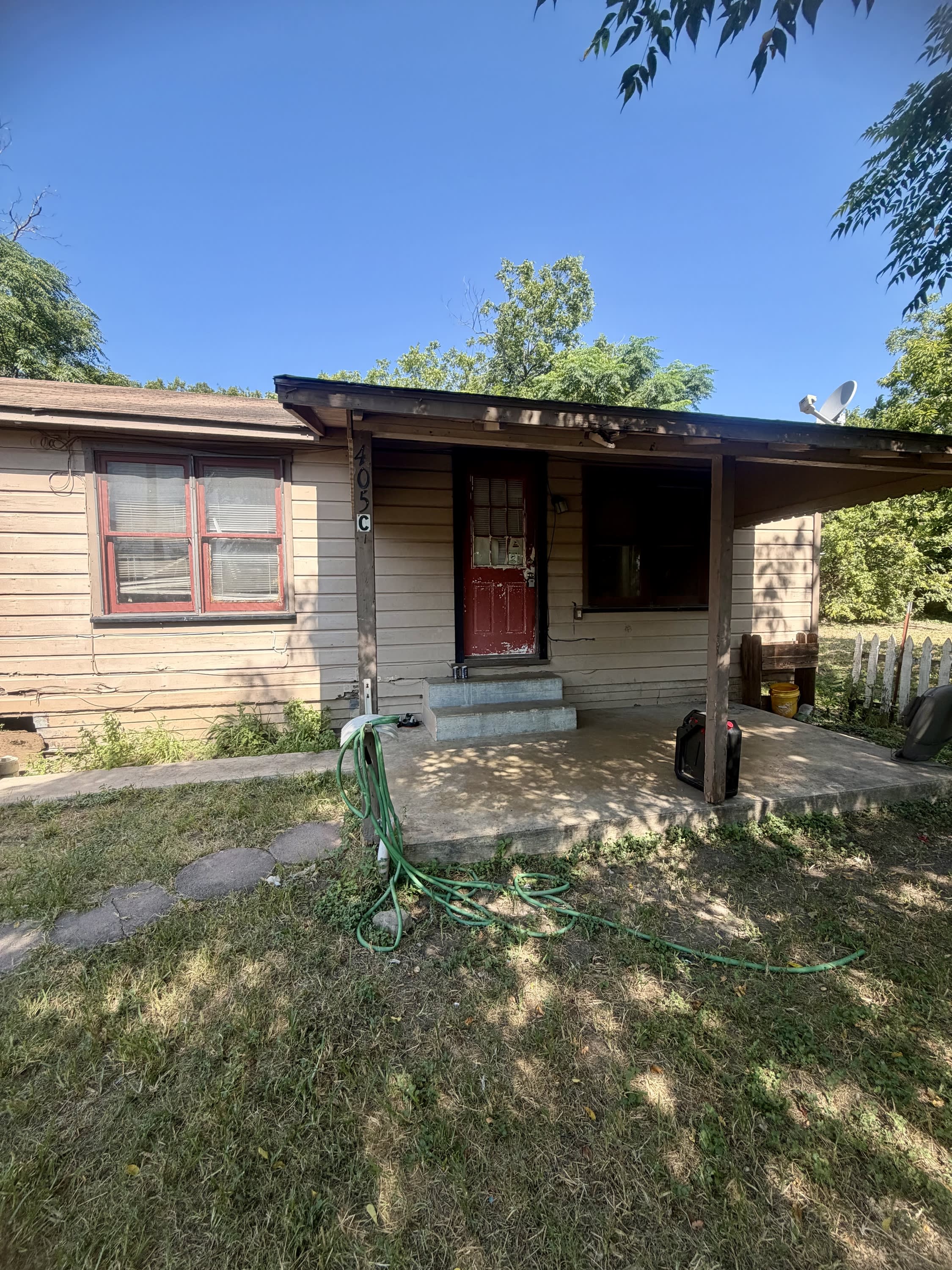 405 C Burleson – photo 1