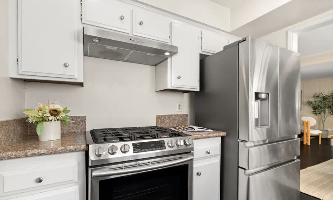 12930 Valleyheart Dr Apt 4 – photo 5