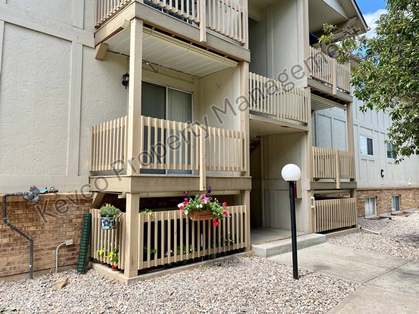 Great Condo by Foothills Mall! – photo 2