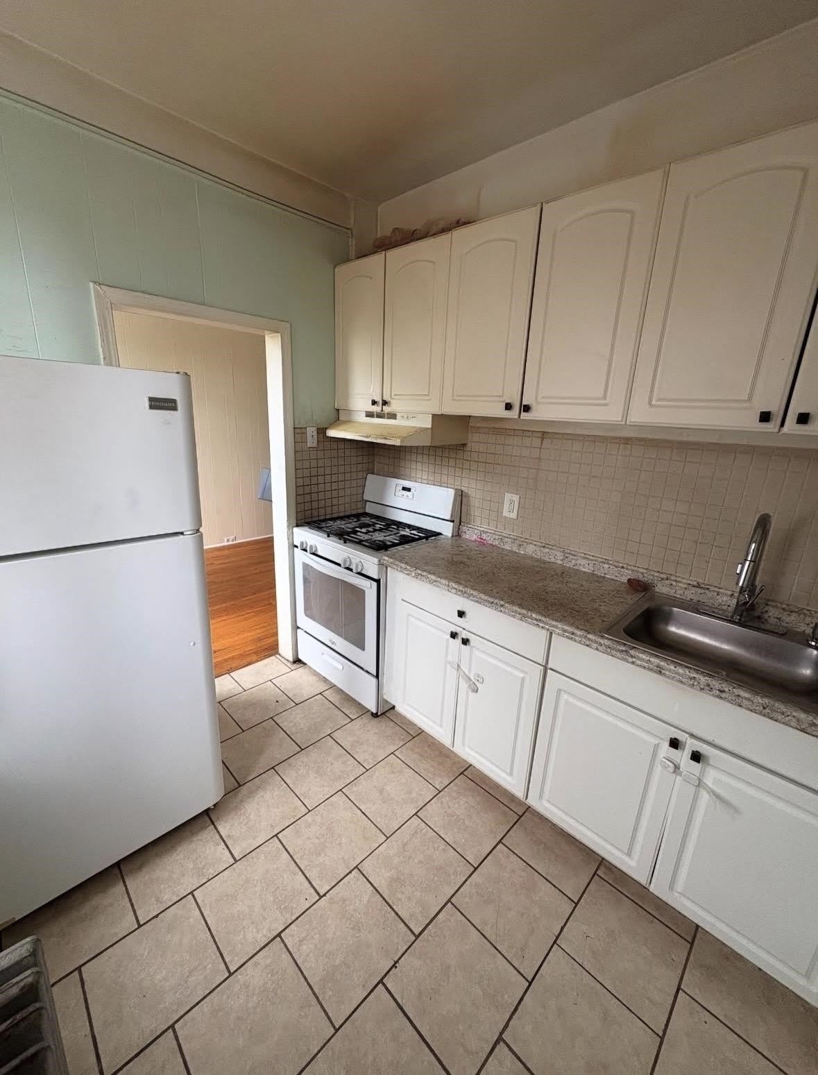 191 BELVIDERE AVE – photo 2