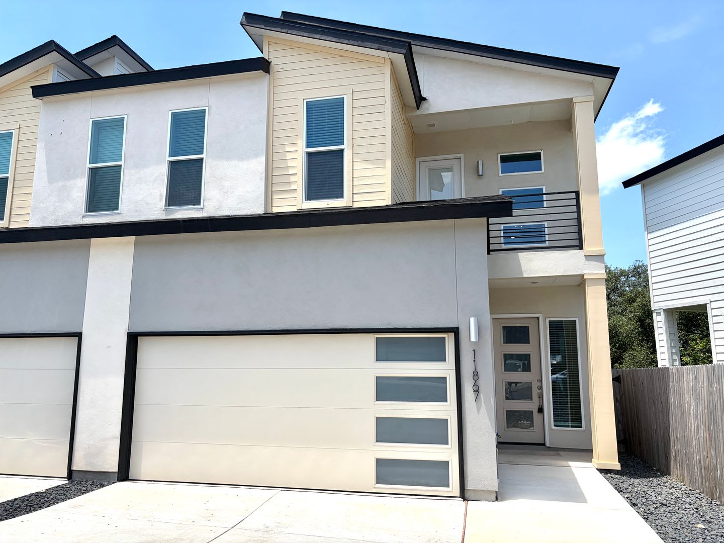 Luxury 3 2 5 Townhome – photo 3