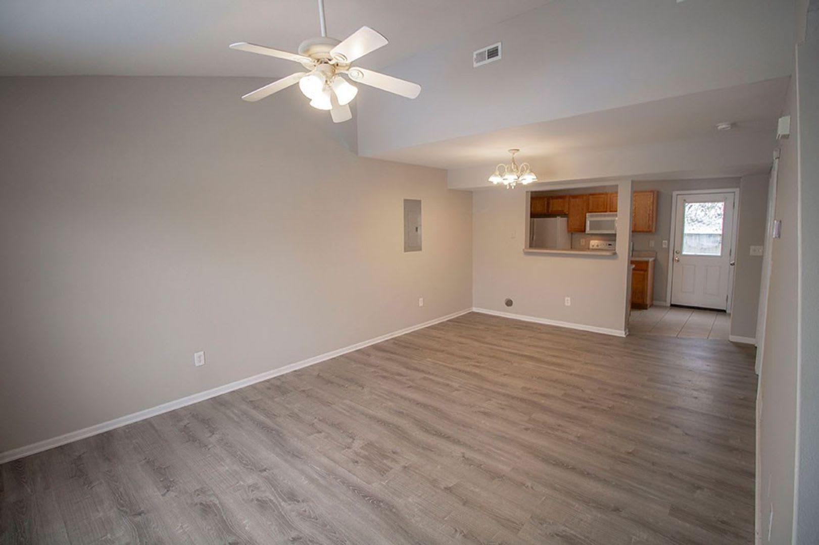 Large 4 bedroom Duplex – photo 3