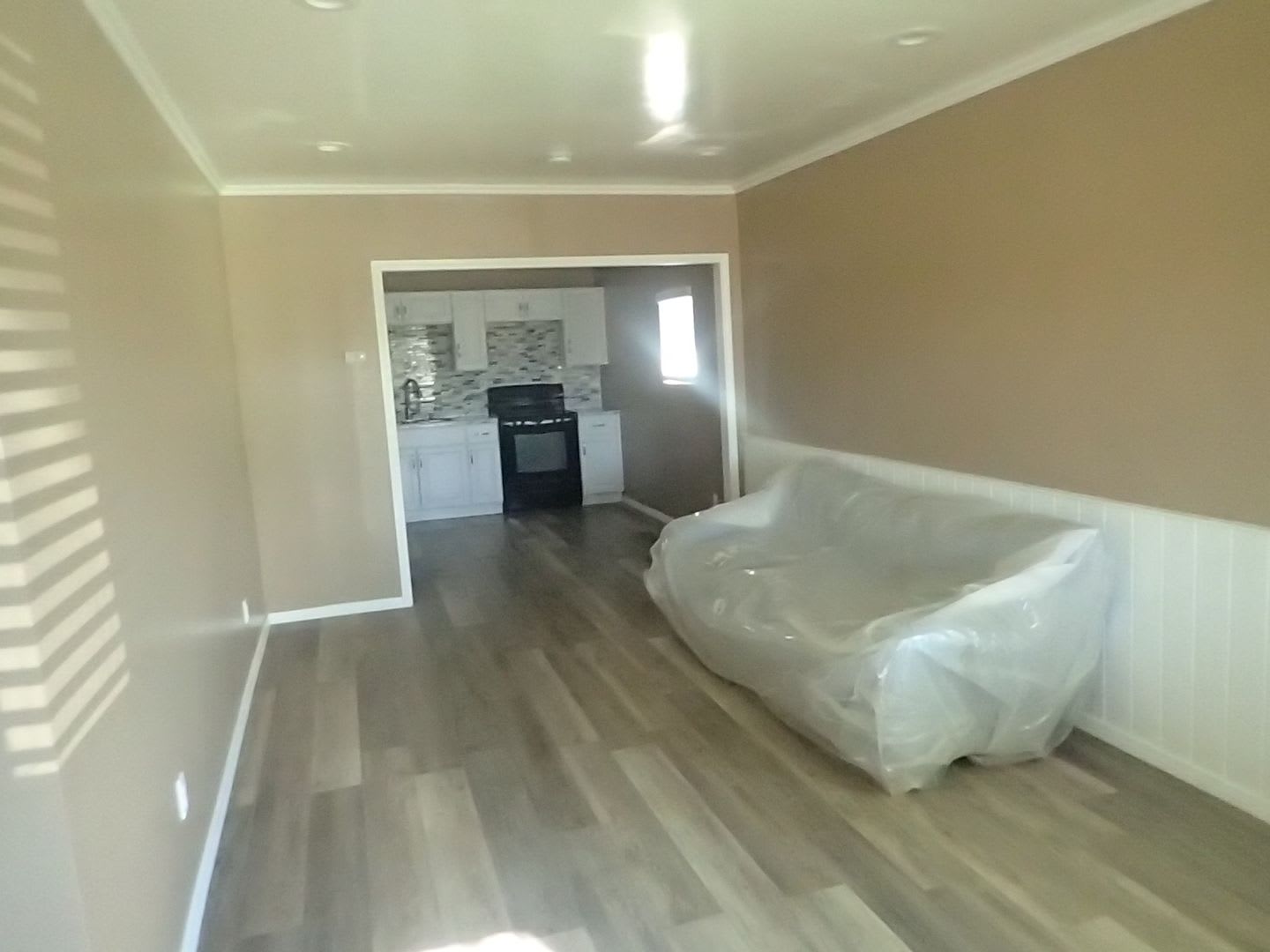 Newly Renovated Beautiful 1Bd 1Ba House Commercial Space – photo 5