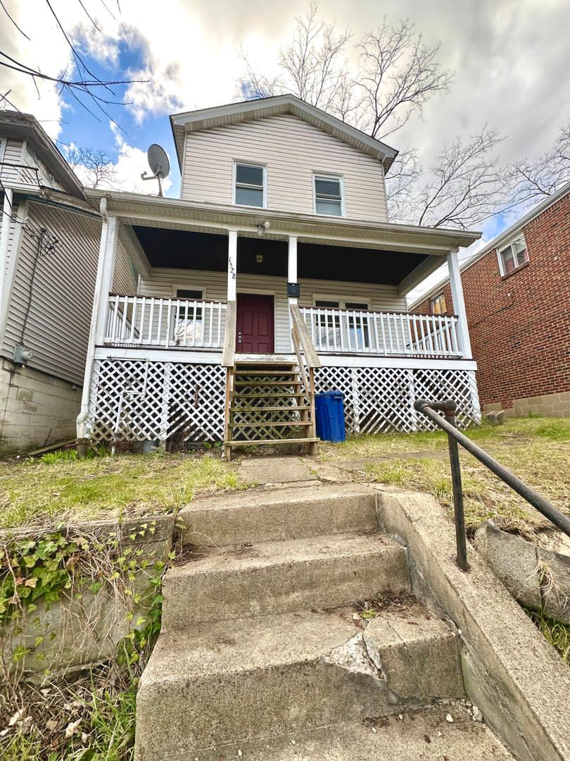 2 Bed 1 Bath home in Beechview – photo 2