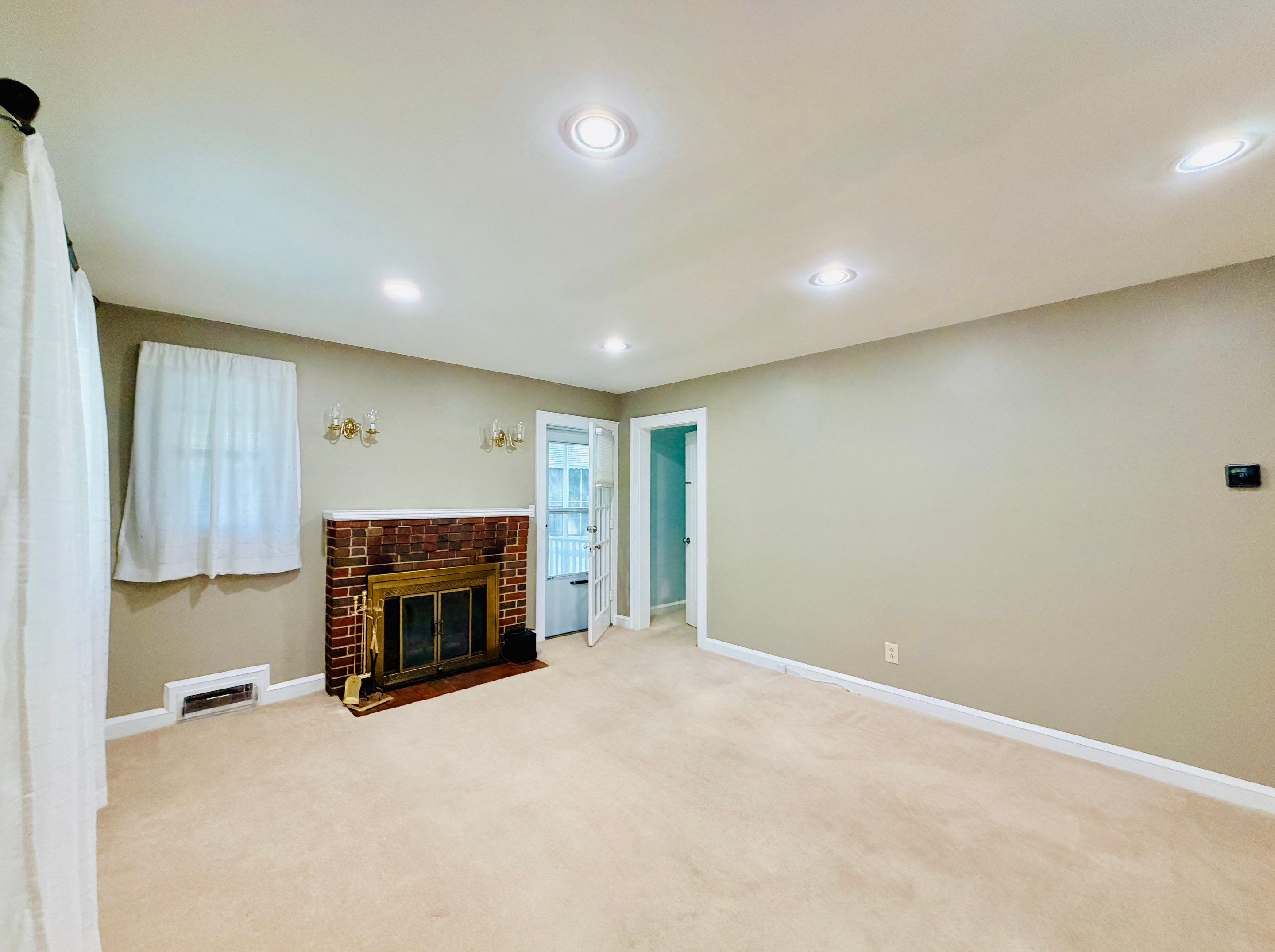 907 Heron Dr – photo 3