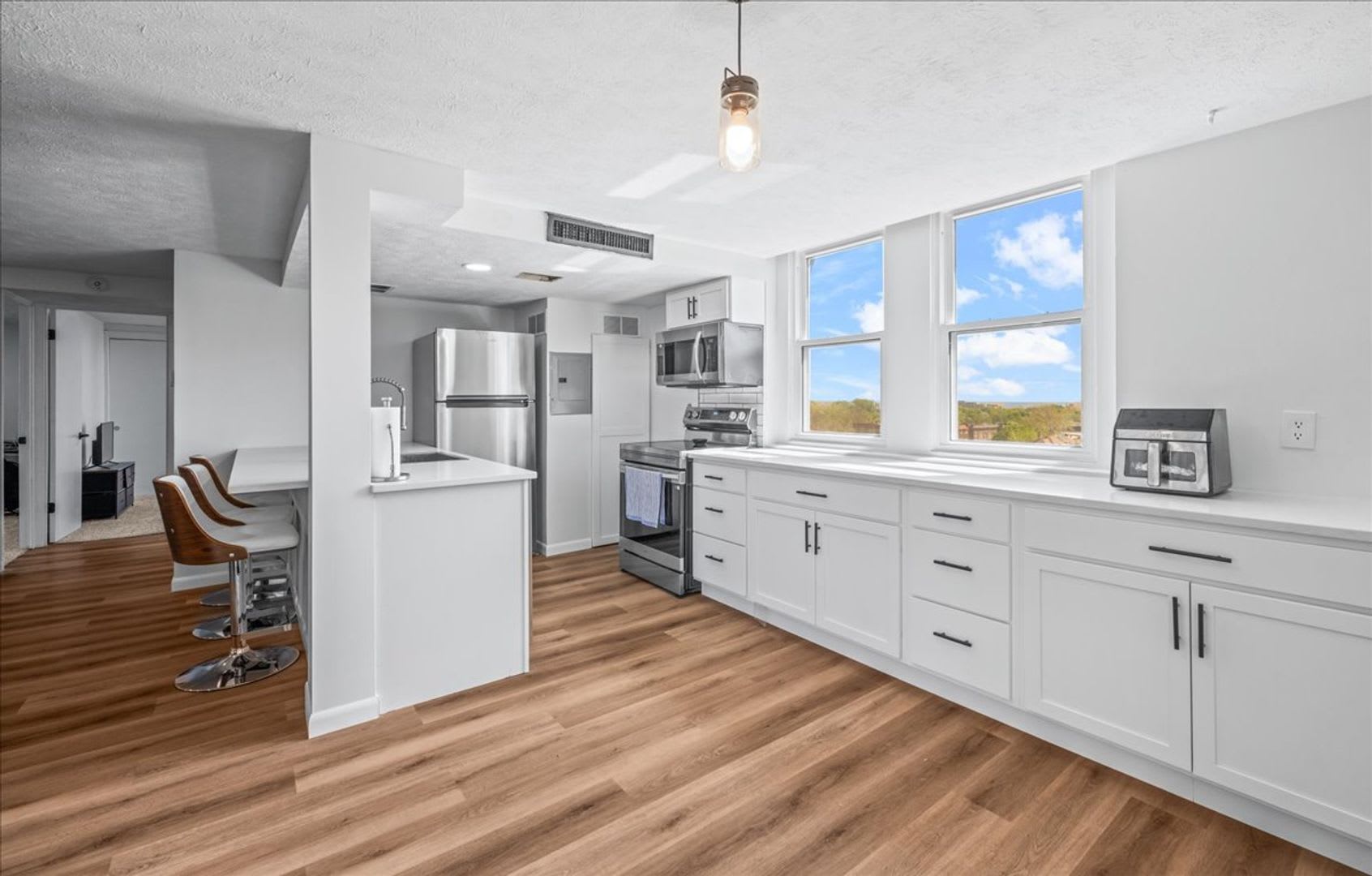 Newly Renovated Blackstone Gem! – photo 1