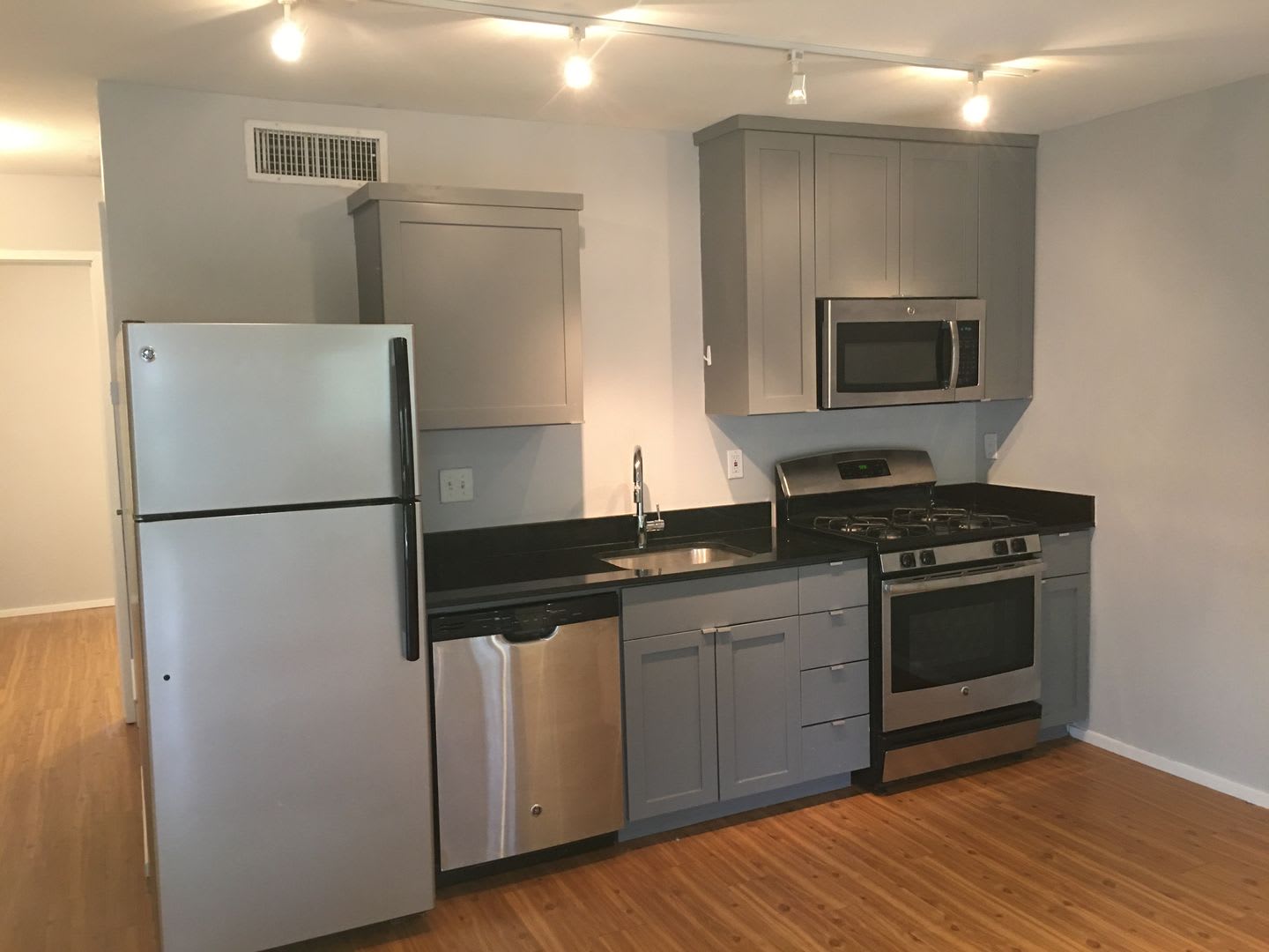 Brentwood Terrace – photo 3