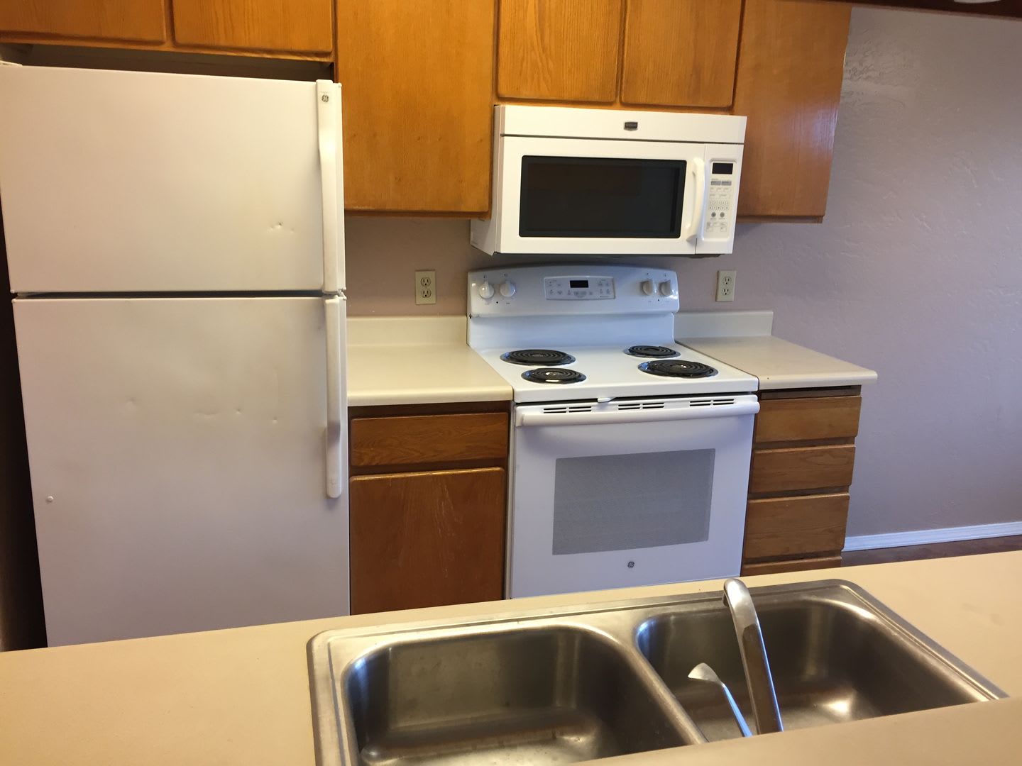 2 Bed/1Ba Apartment, tenant only pays electric – photo 2