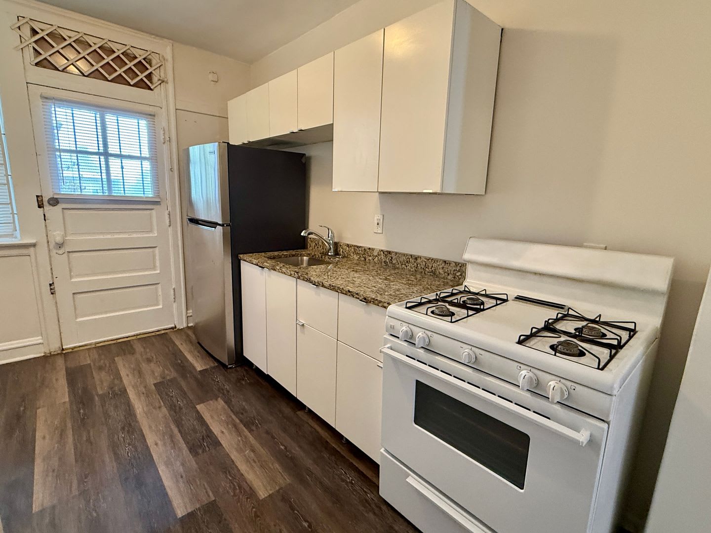 Large 3 bedroom in Greater Grand Crossing – photo 2
