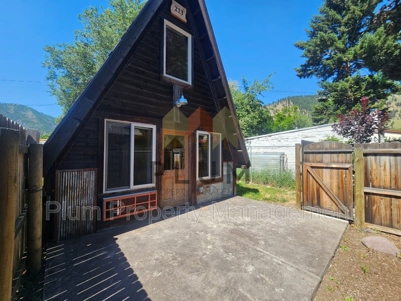 213 Sommers Street, Unit #1 (A-Frame) – photo 2