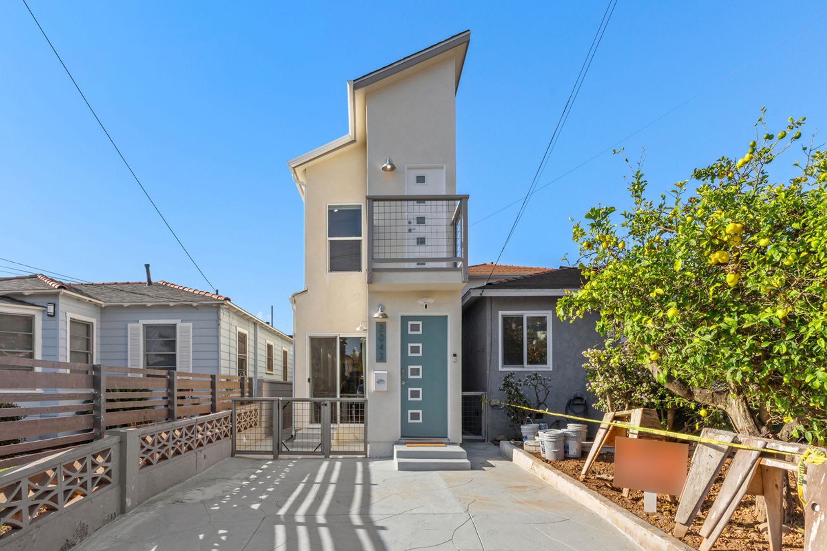 New built and fully furnished 2 bed 2. 5 baths in Point Loma – photo 1