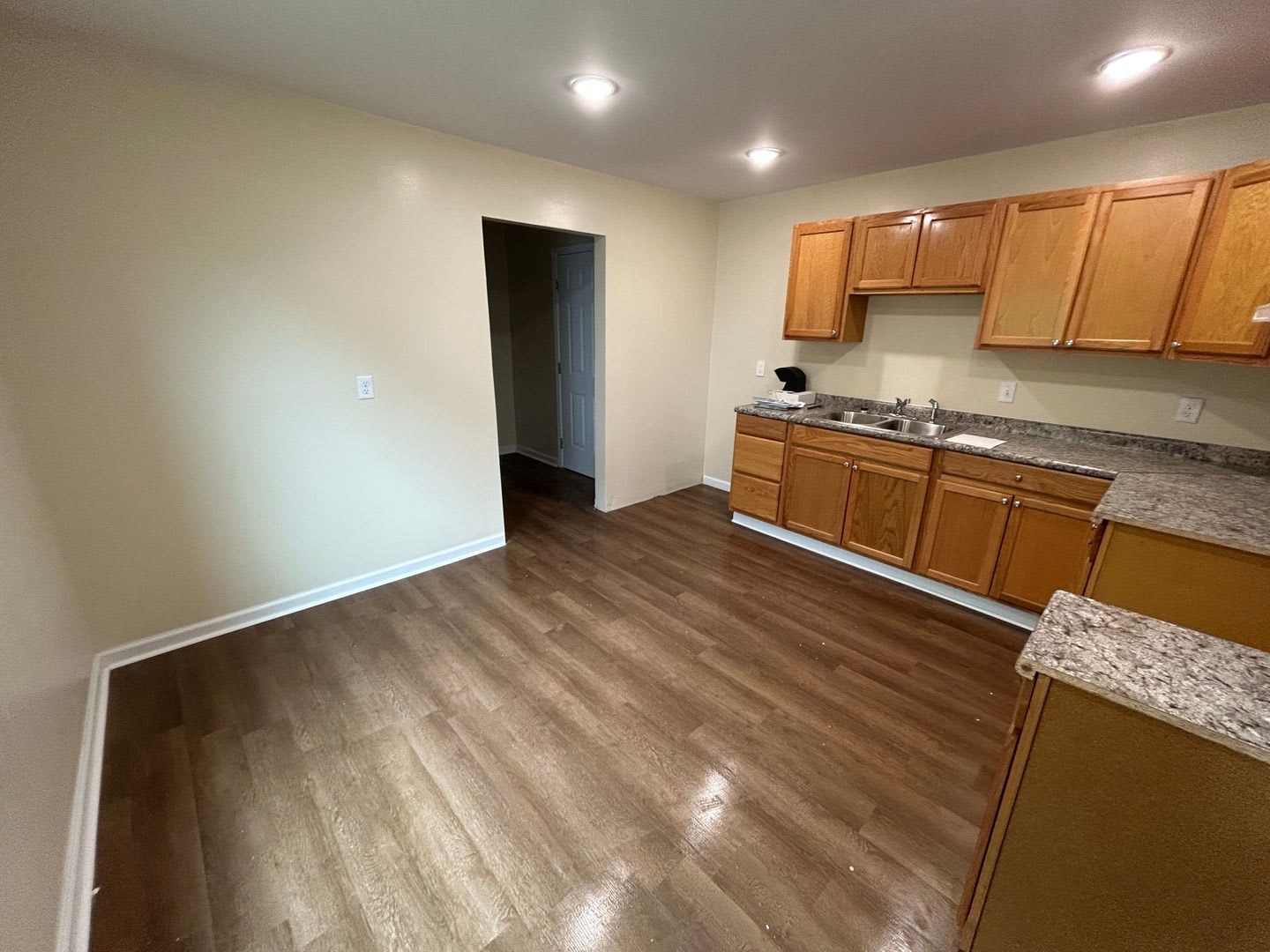 4 Bedroom Available 2 Bathroom Home – photo 3