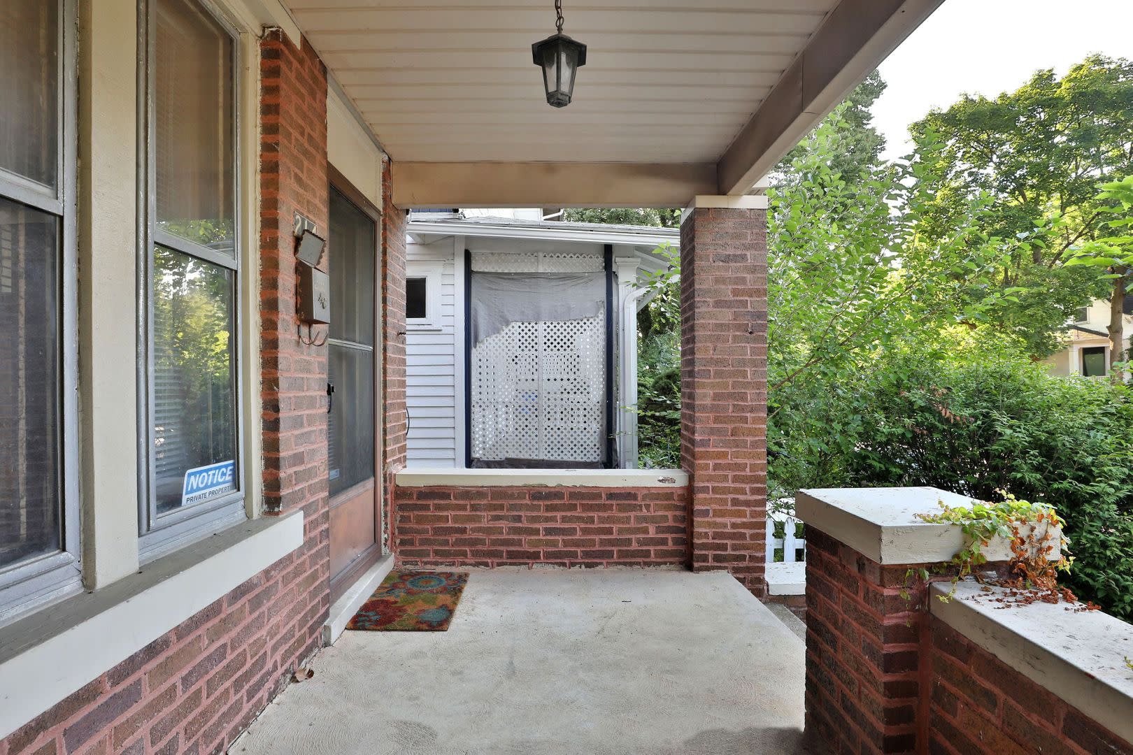 4 Bedroom North Campus Newly Remodeled House with 2 Decks and Patio – photo 2