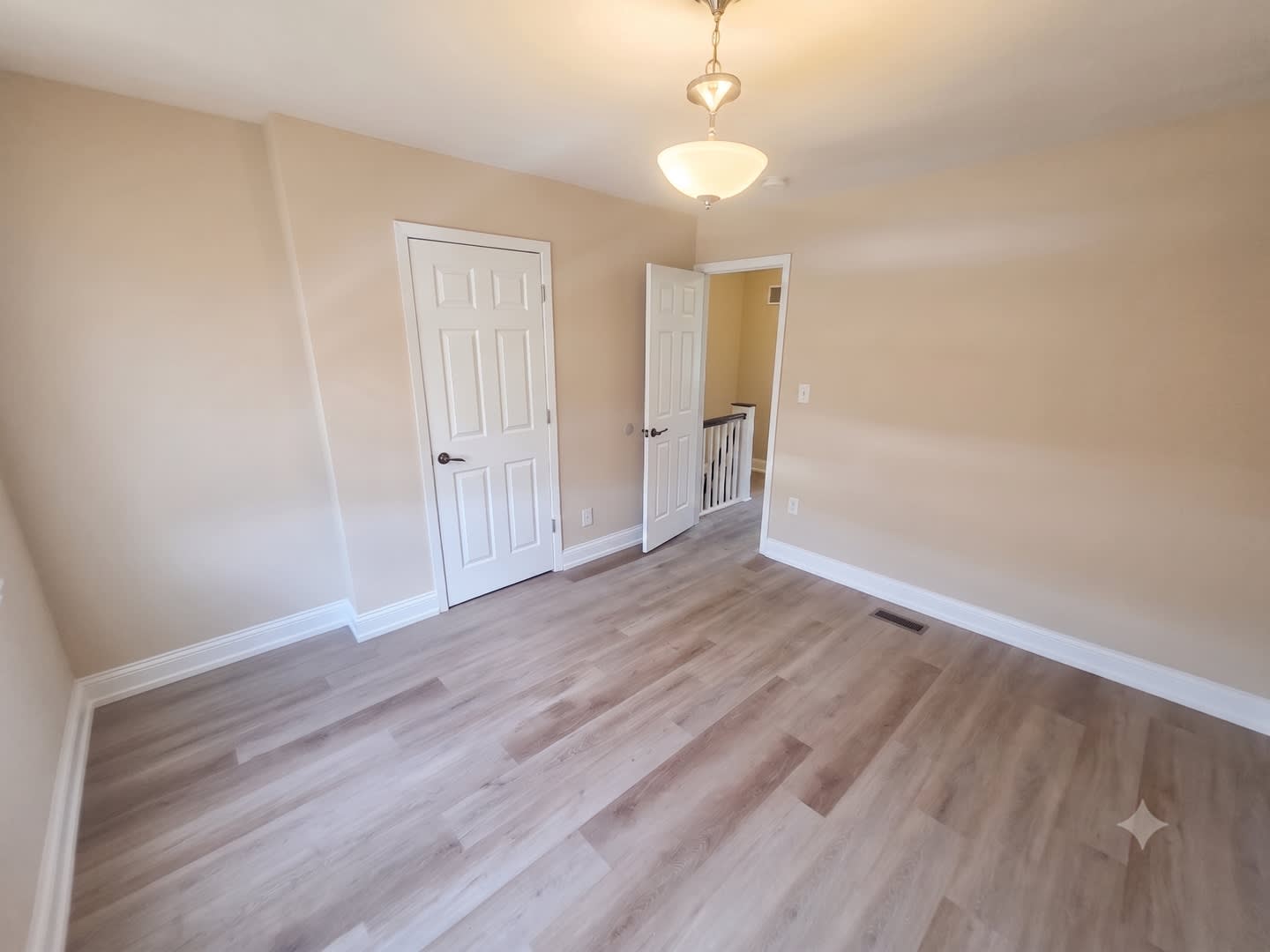 ⭐⭐⭐ UPDATED COZY 3 BEDROOMS AND 1.5 BATH HOME LOCATED IN NORTHEAST/LAWNCREST!!! ⭐⭐⭐ – photo 4
