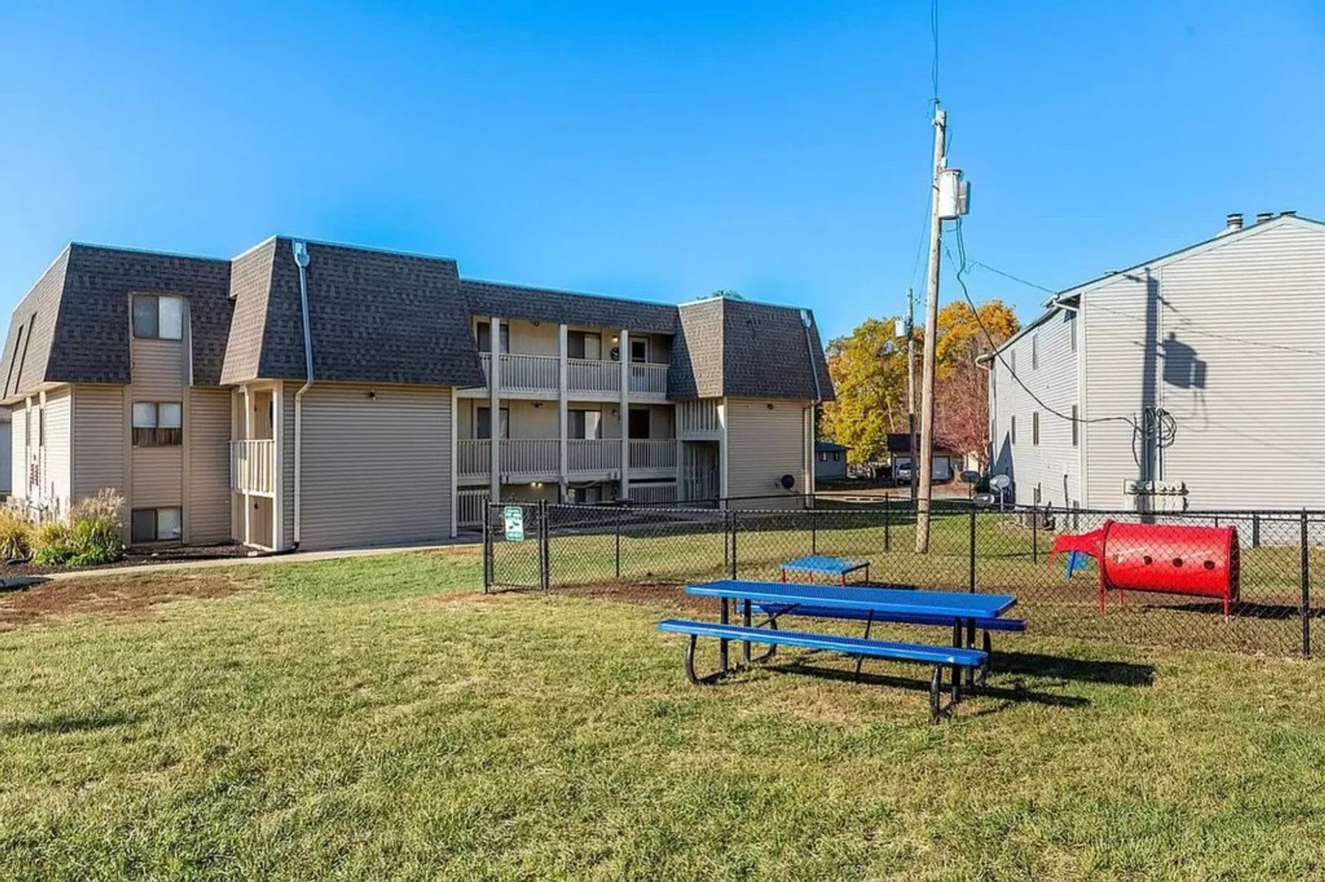 Hillsdale Apartments – photo 3