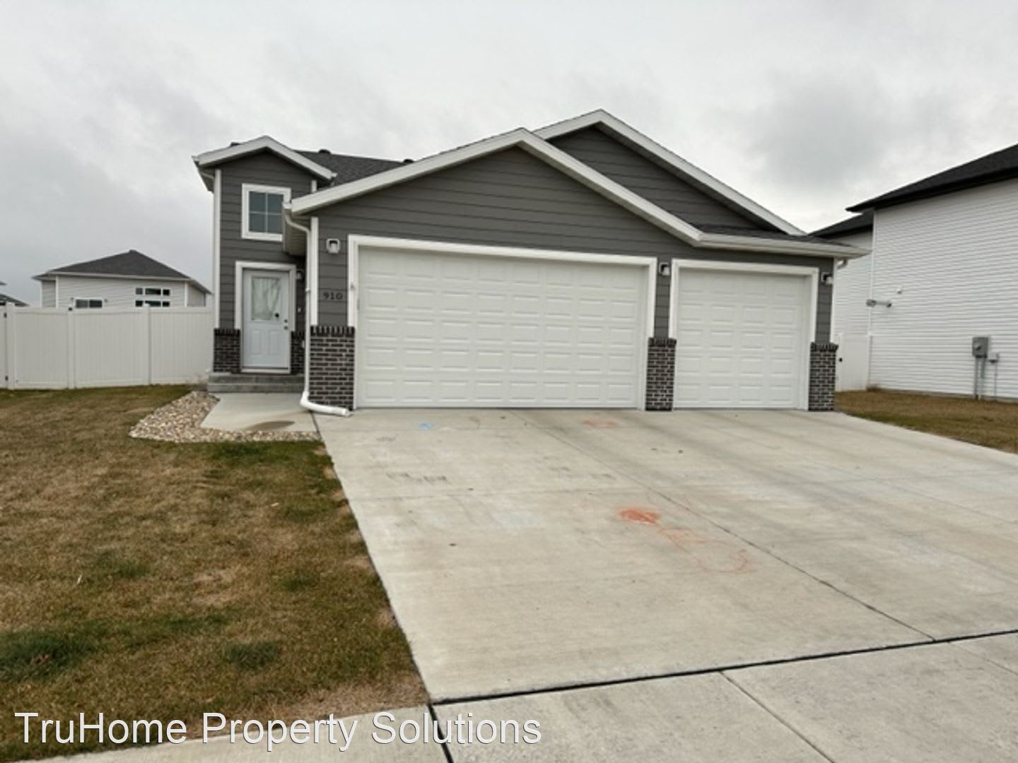910 58th Ave S. – photo 1
