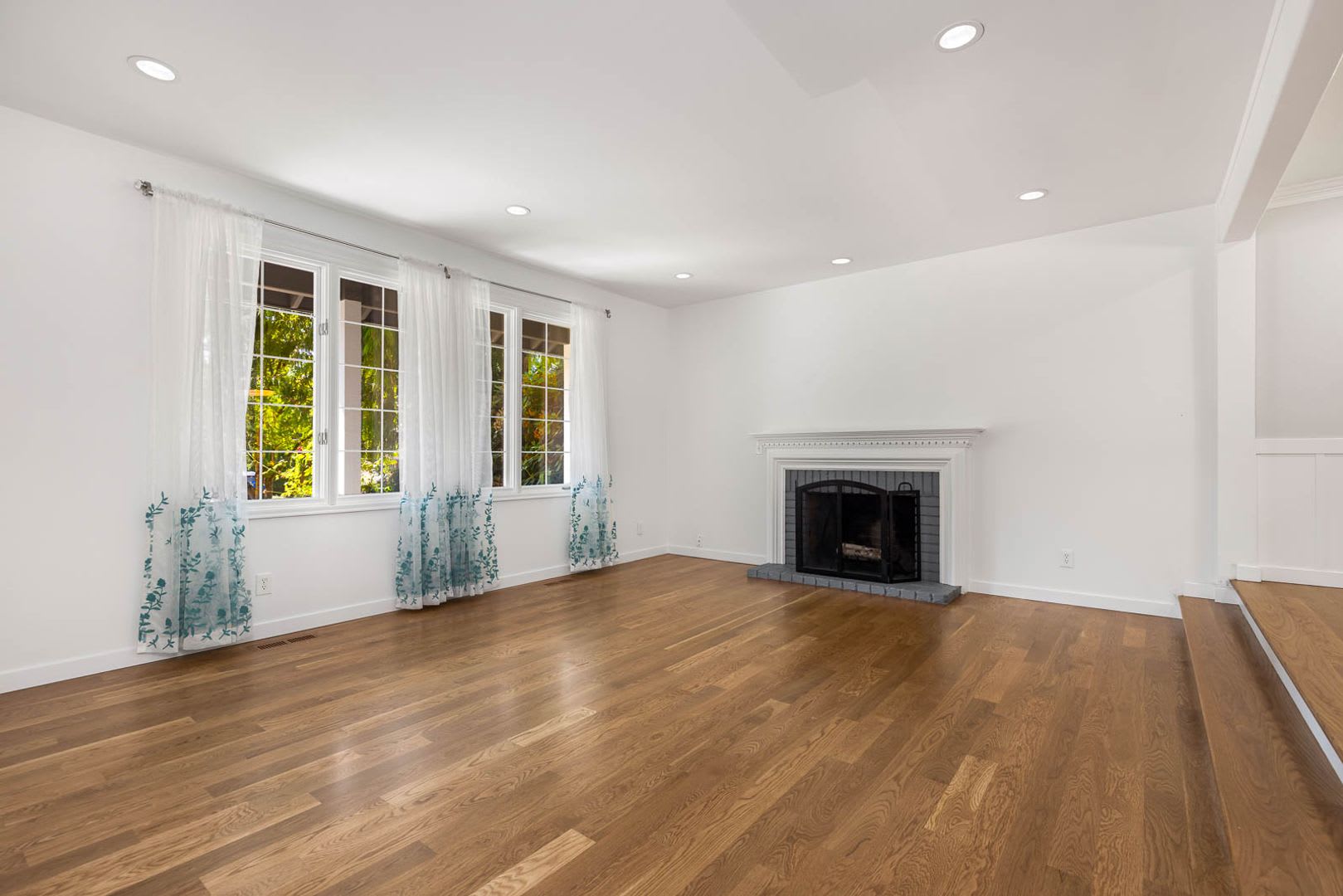 Luxury 4 Bedroom Timberline Retreat with Designer Updates & Greenbelt Views – photo 3