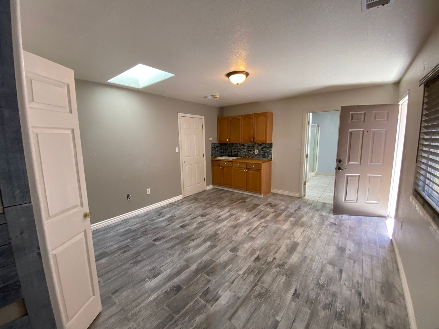 1-Bedroom Unit with Parking & Appliances – photo 4