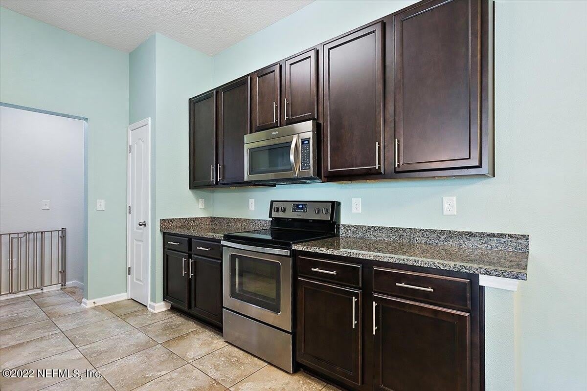 213 LARKIN Place – photo 5