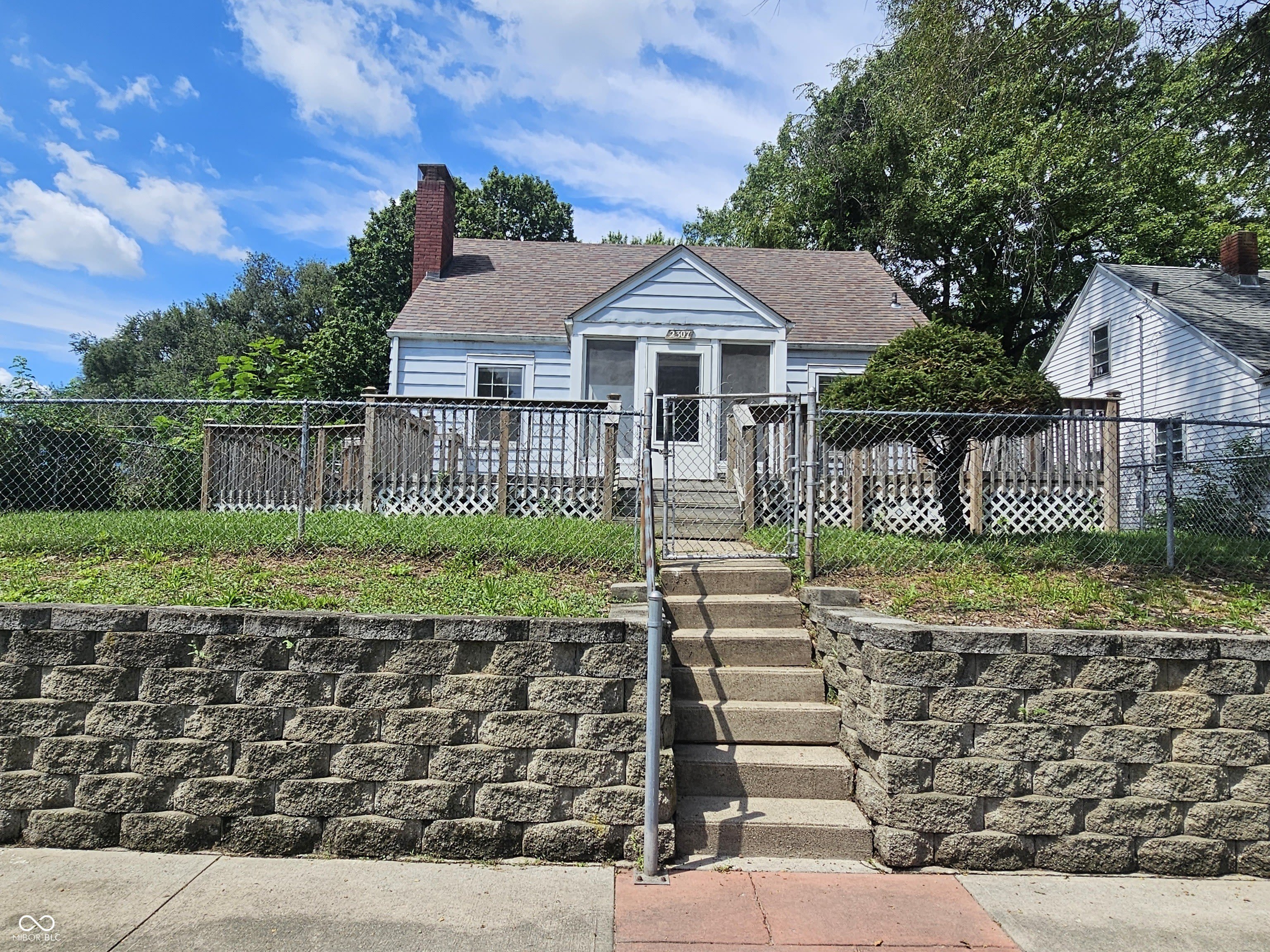 2307 Arrow Avenue – photo 2