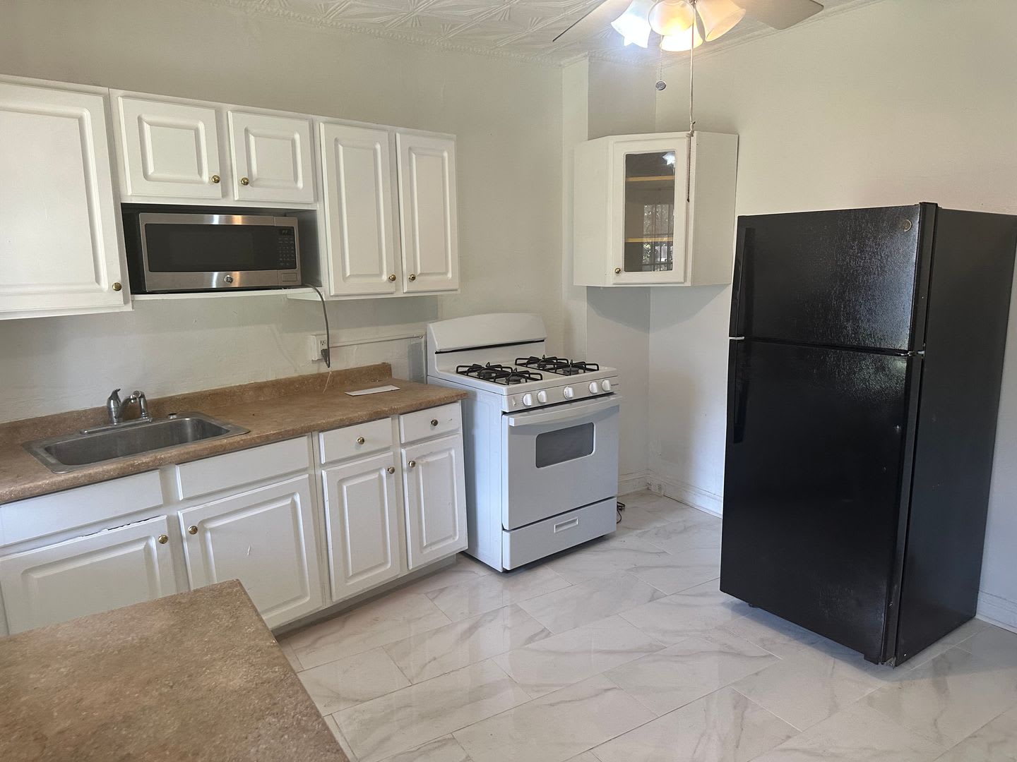 Spacious Home Available for Rent! W/D! Available Now! – photo 4
