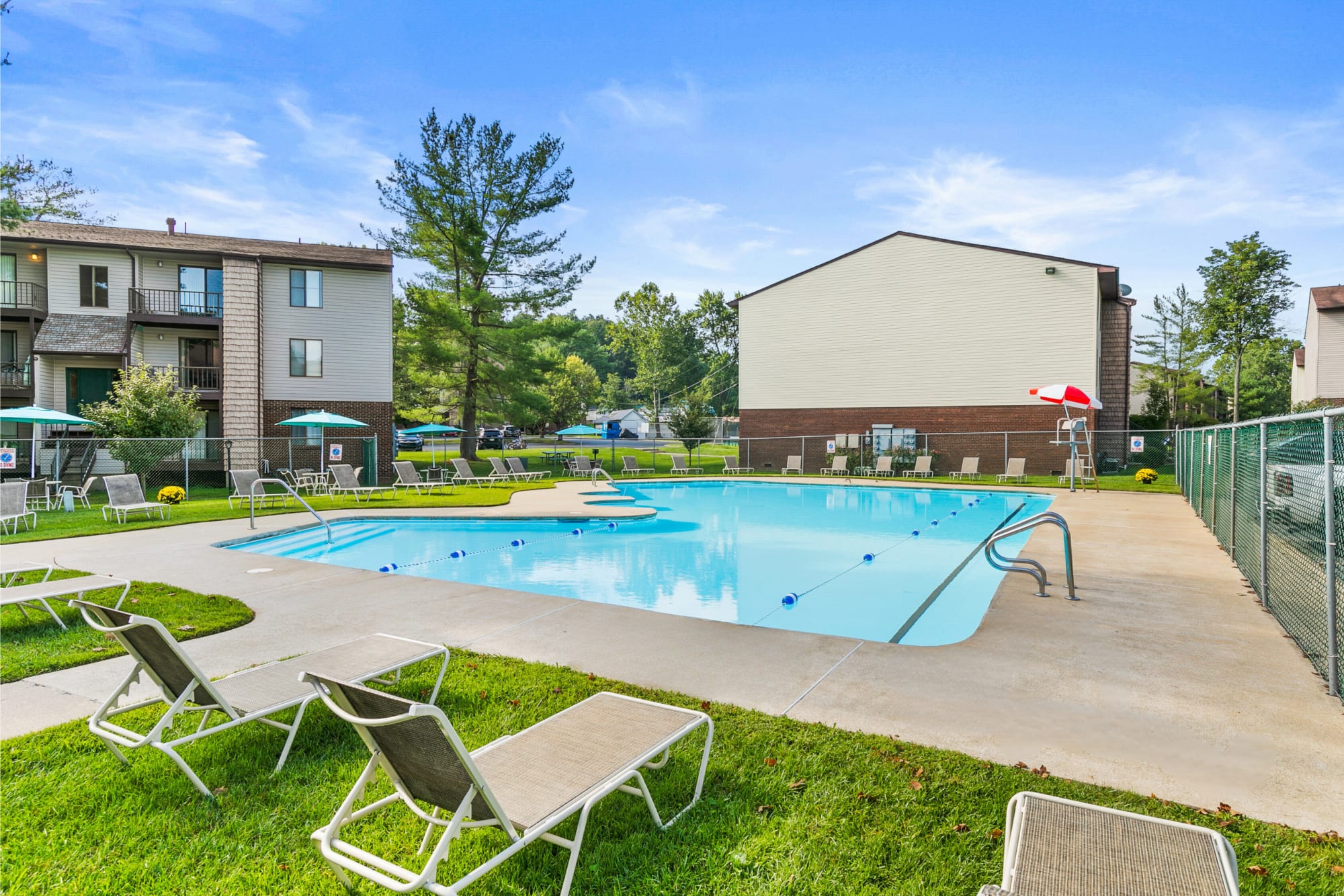 Country Club Apartments – photo 5