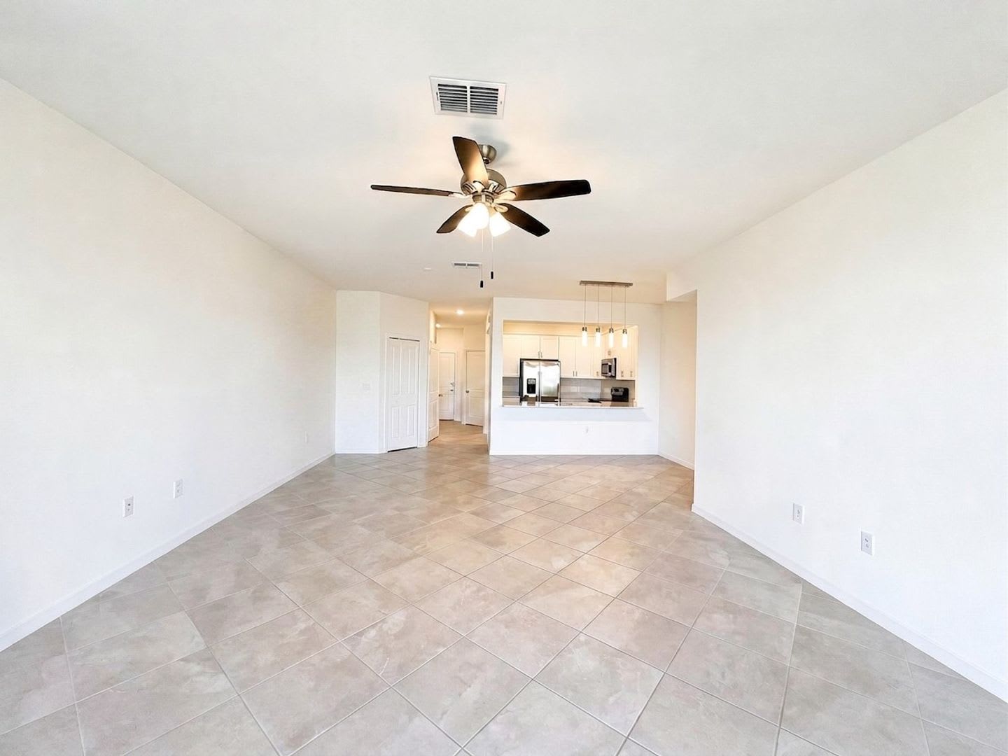 Annual lease, 3-bedroom, 2.5-bathroom townhome in Orange Blossom Ranch – photo 3