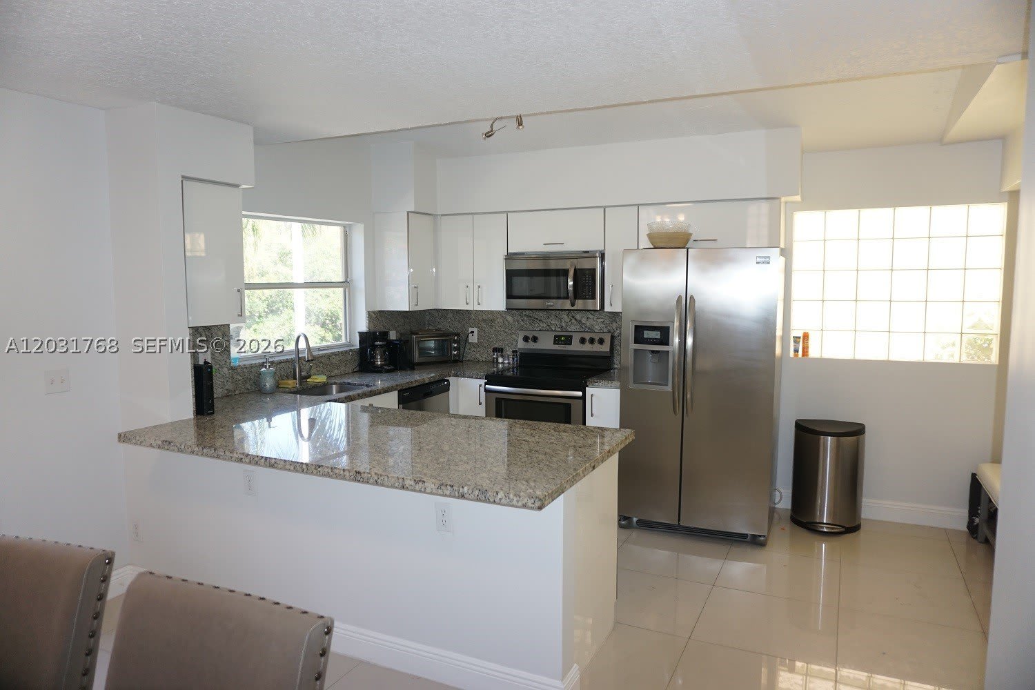 1057 SE 6th Ave – photo 3