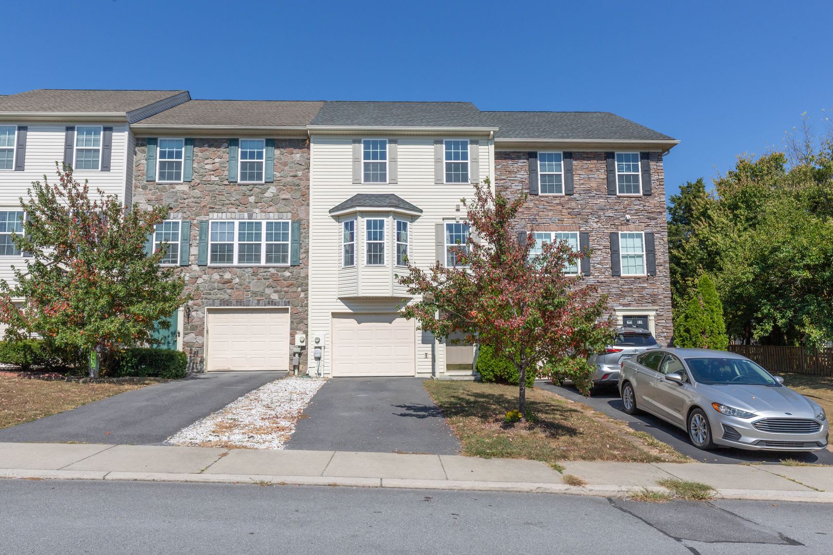 3 Bed, 2 Full/2 Half Bath, Townhome in Martinsburg, WV – photo 2