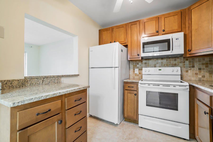 400 VILLAGE GREEN Circle W – photo 3